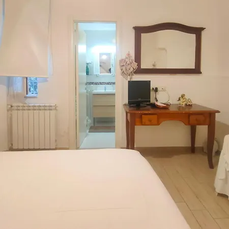 Amorevole Con Terrazza E Doccia Esterna Pozzuoli
