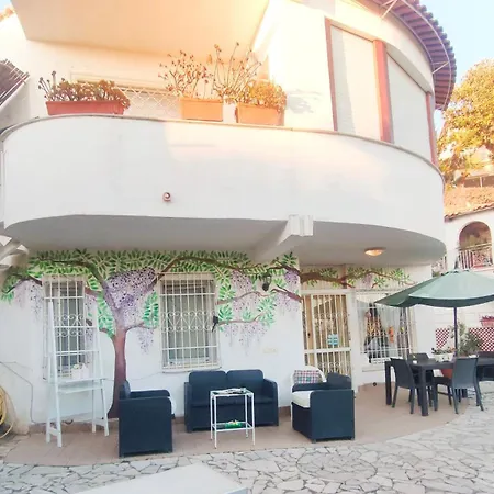 Amorevole Con Terrazza E Parcheggio Privato Prázdninový dům