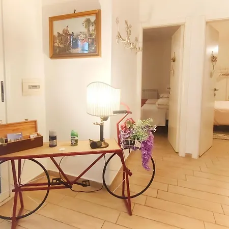 Amorevole Con Terrazza E Doccia Esterna פוזולי