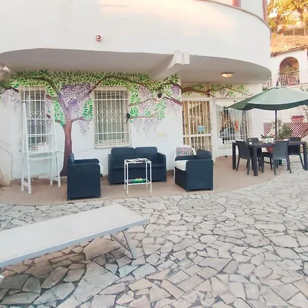 Ferienhaus Amorevole Con Terrazza E Parcheggio Privato Pozzuoli